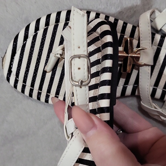 VENUS Black and White Striped Anchor Sandals - Picture 11 of 13